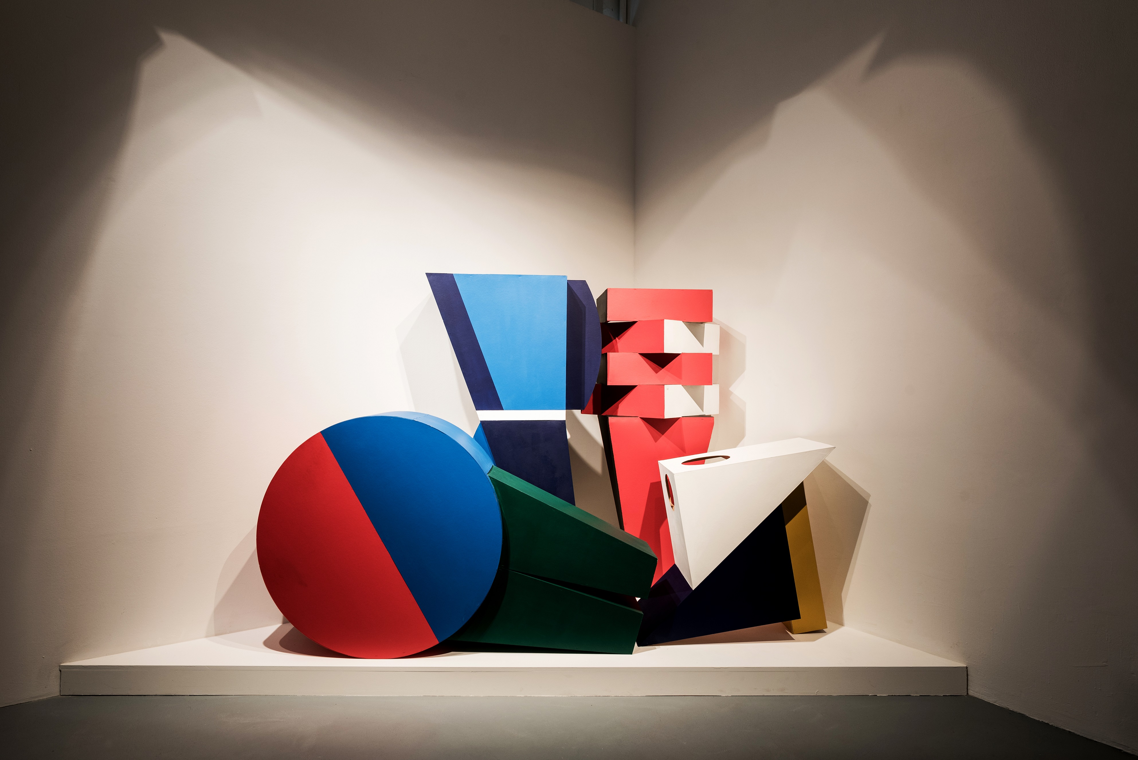 Feiko Beckers, A conversation is a risk to lose your own opinion, 2015, kostuums